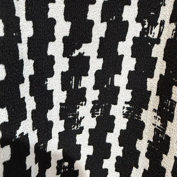 Apt. 9 Black and White Sleeveless Dress
Size M. - Picture 4 of 5